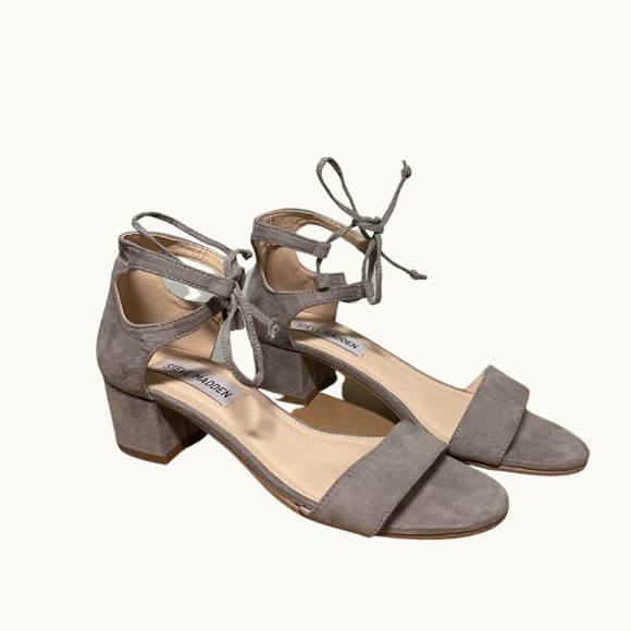 ✨  Steve Madden Sandals - Picture 1 of 3